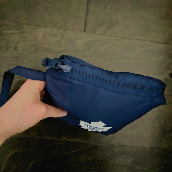 Toronto Maple Leafs Portable Rain Coat - Picture 6 of 6
